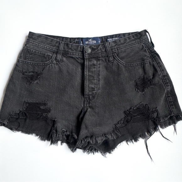 Hollister black distressed/ fringe raw hem high rise “mom shorts” 3” ❤️ - Picture 2 of 5